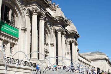 Le Met Museum parie sur l'immersif pour réveiller les "belles endormies" de ses collections de mode