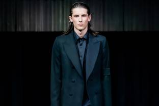 Daniel w. Fletcher kicks off LFW with a solemn tribute to The Queen