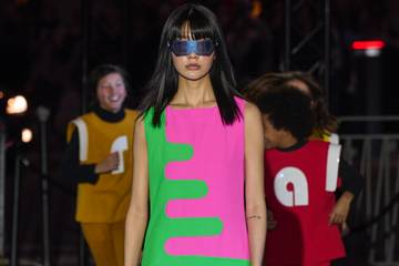 Pureza, color y modernidad en el regreso oficial de Pierre Cardin a las pasarelas