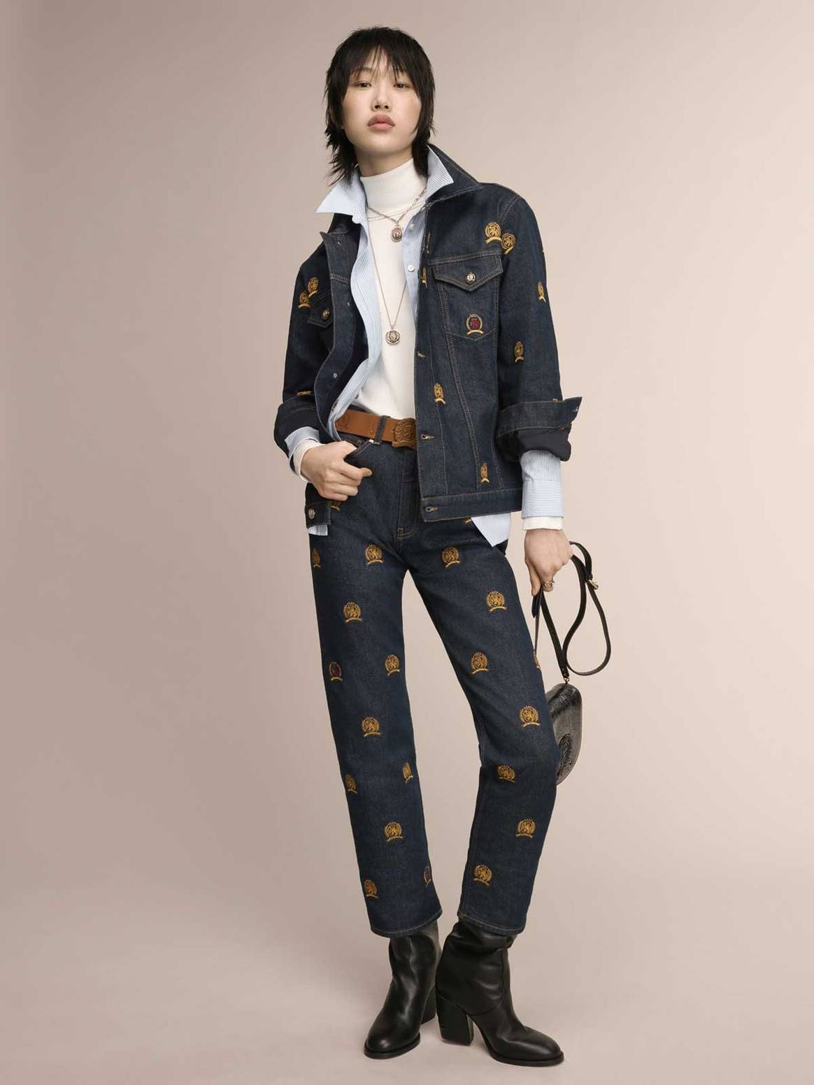 En images : le vestiaire américain célébré dans la collection hivernale de Tommy Hilfiger