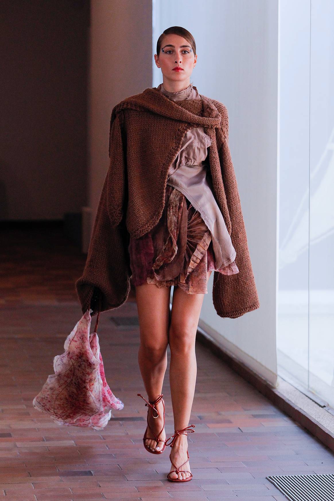 Photo Credits: Luisa Zanetta de Souza, colección final de Grado en “Fashioners of the world”.