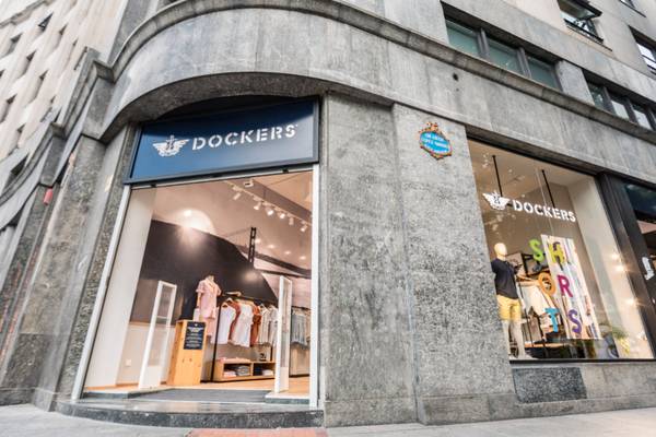 Authentic sigla un accordo da 311 milioni di dollari per acquisire Dockers da Levi Strauss