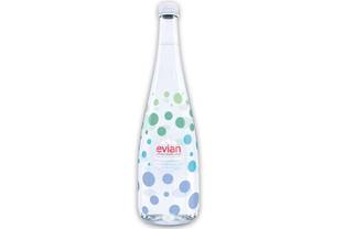 Virgil Abloh propose des bouteilles réutilisables pour Evian