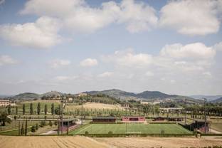 Brunello Cucinelli participe à l'implantation à Solomeo d’un centre de vaccination