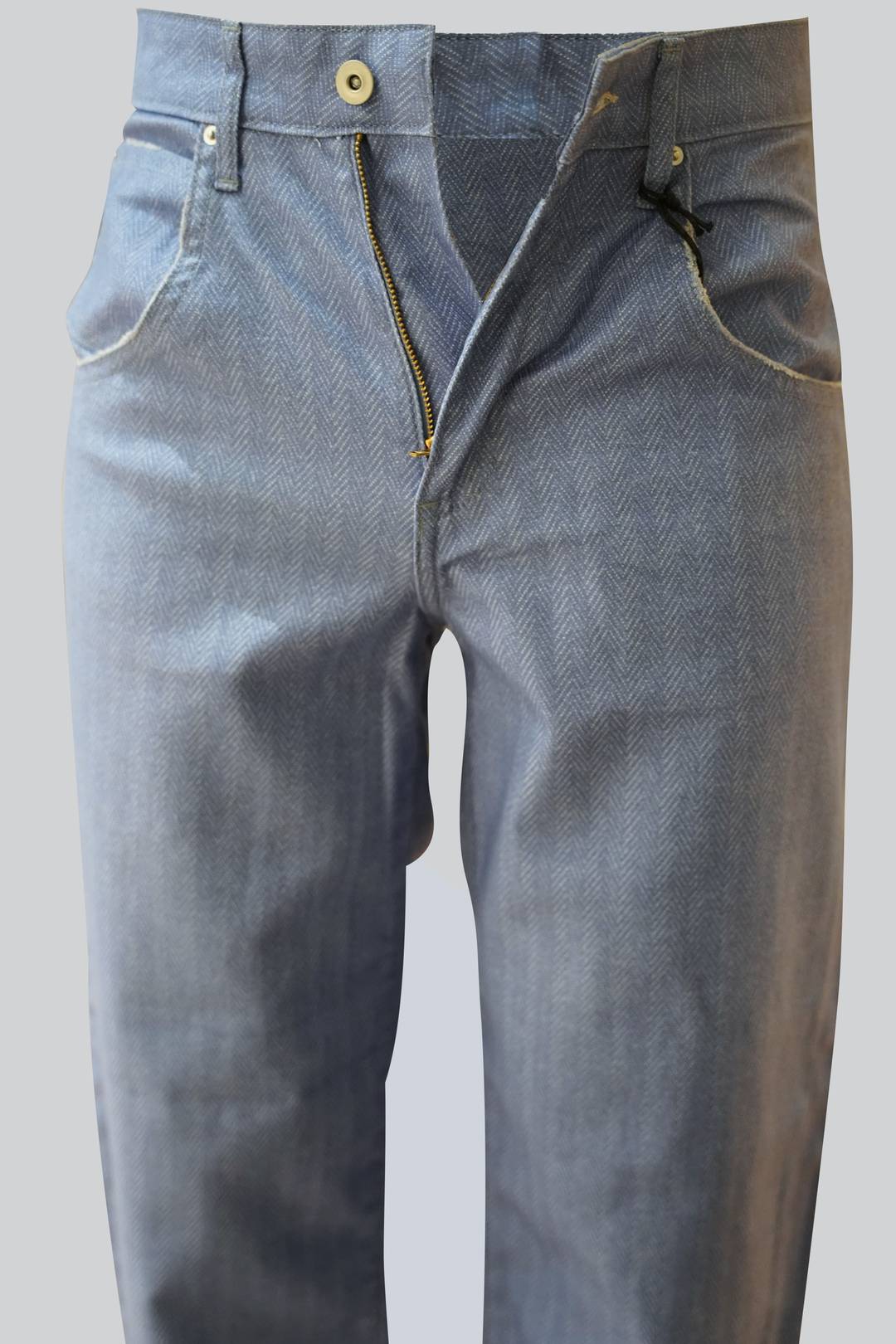 Modello Adelaide, collezione “Digital blue wave