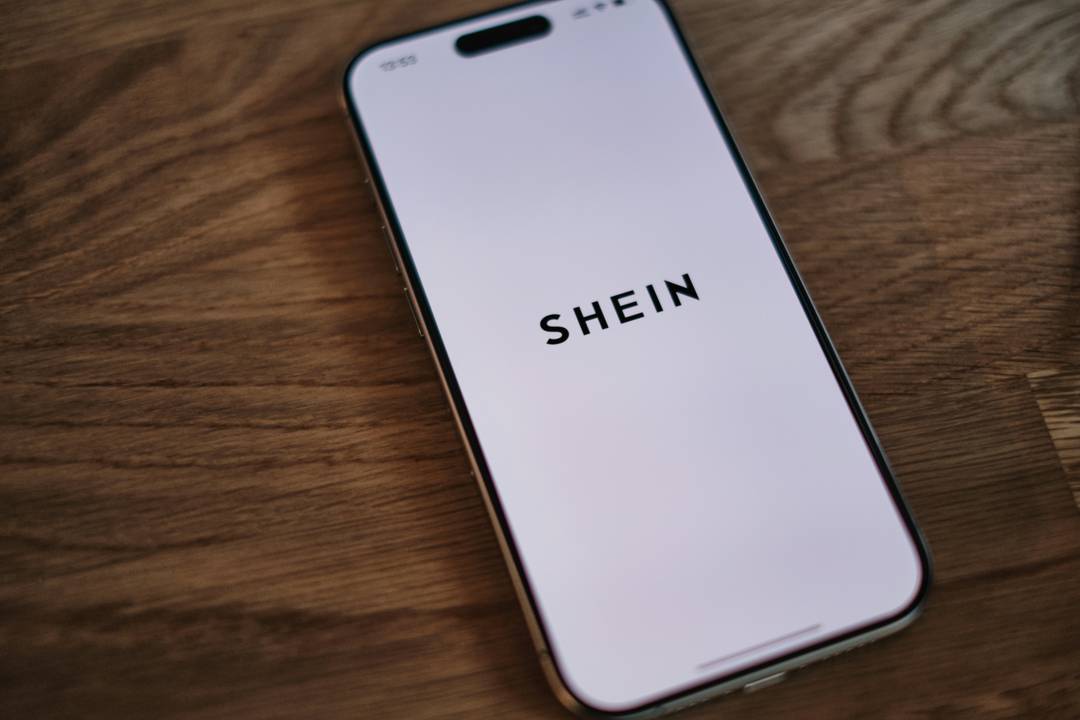 Shein op de mobiele telefoon ter illustratie.