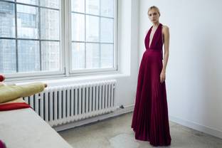 Halston lanceert capsulecollectie in samenwerking met Netflix