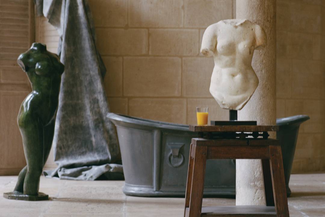 Immagine della mostra Miti, ideata da Jacquemus.