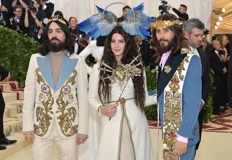 ‘Hemelse’ rode loper looks Met Gala 2018 in beeld