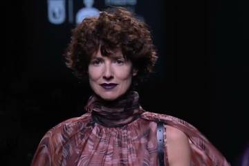 Vídeo: la colección FW22 de Isabel Sanchís en la MBFWMadrid hace de sus clientes sus musas