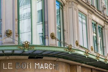 Le Bon Marché demande à Alexandra Van Houtte, fondatrice de Tagwalk, d'imaginer une collection capsule