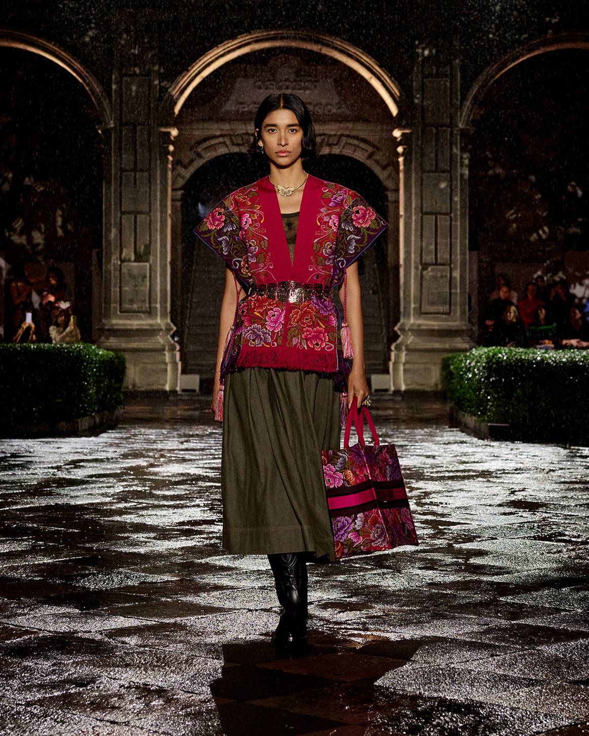 Photo Credits: Dior, desfile de presentación de la colección Crucero 2024 desde el Antiguo Colegio de San Ildefonso de Ciudad de México. Dior, fotografía de cortesía.