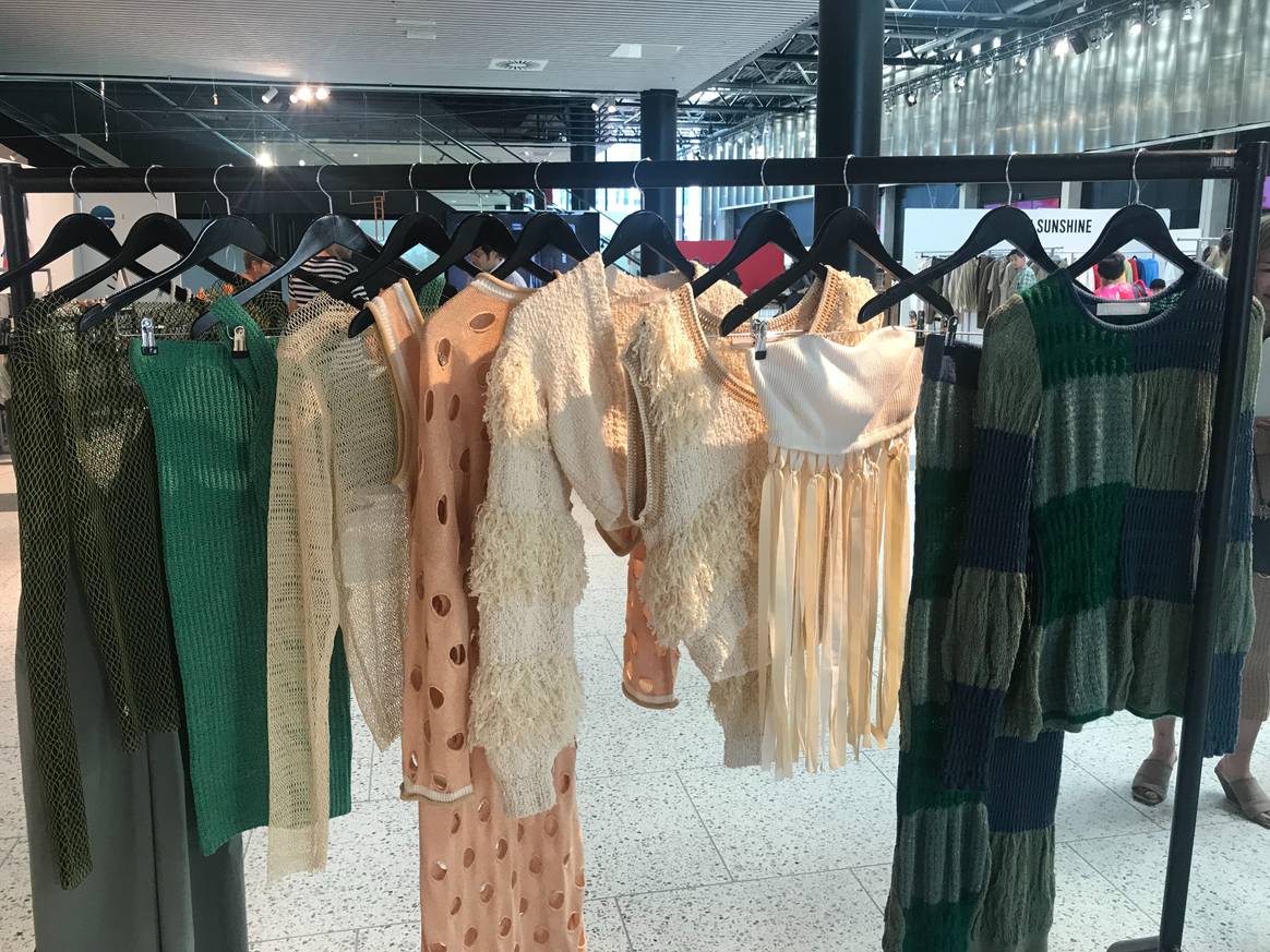 Leinwände, beeld door FashionUnited