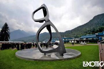 Luxottica rivede le stime per il 2016