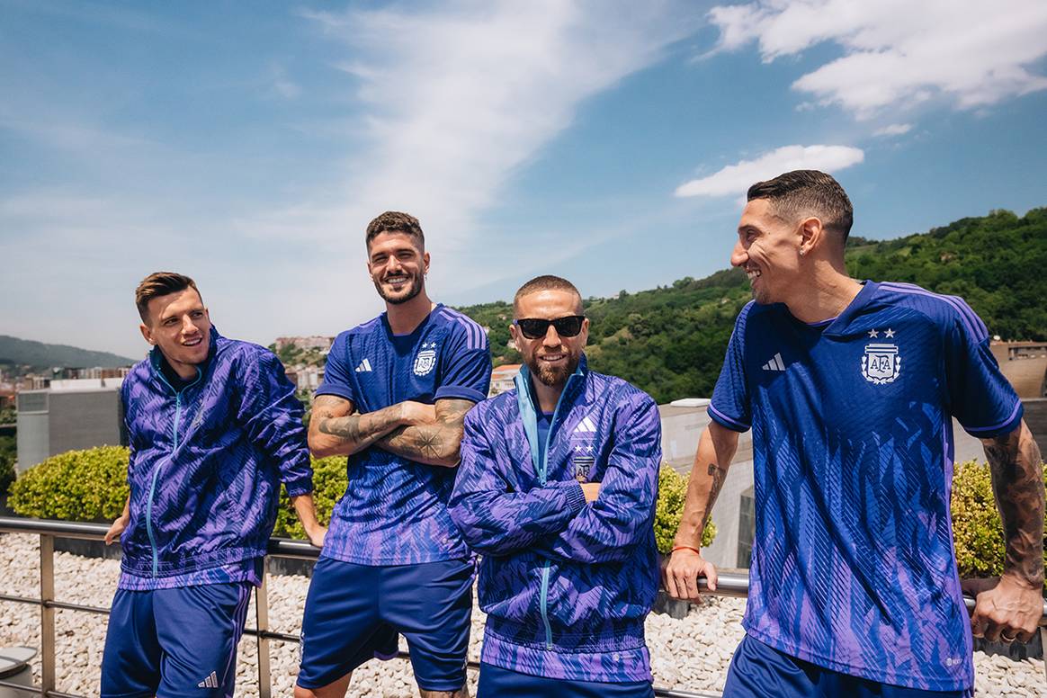 Photo Credits: Adidas, equipación oficial de la selección de Argentina para el Mundial de Fútbol de Catar de 2022.