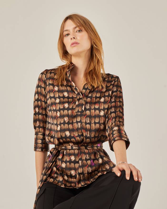 Blusa de cuello mao y cinturón lazada | NIZA