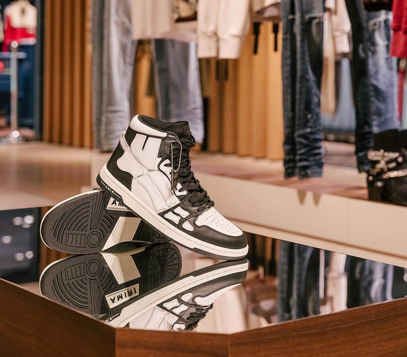 En images : Amiri inaugure un pop up au Printemps de l’Homme