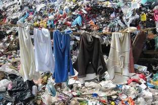 Il rifiuto della plastica dei consumatori ridurrà i profitti del fast fashion