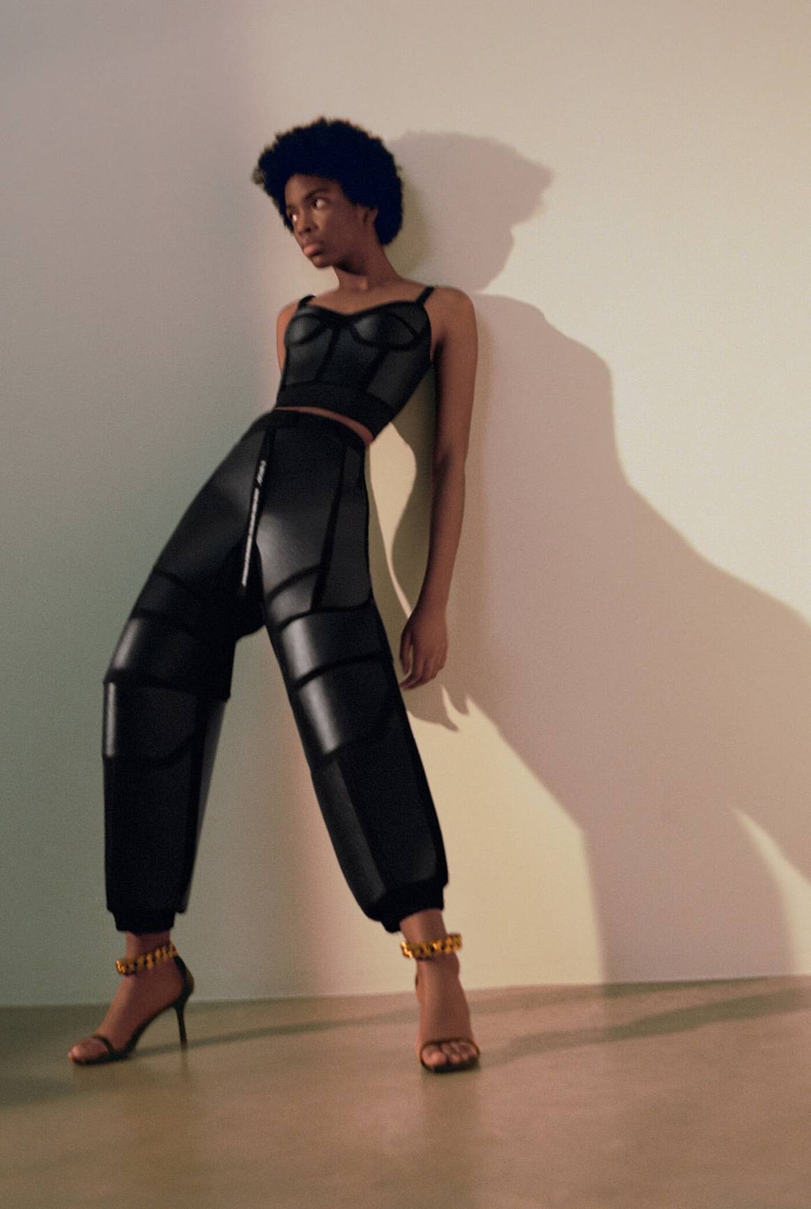 Pasión por los hongos, la potencial alternativa al cuero: Stella McCartney presenta una colección “experimental” hecha de micelios