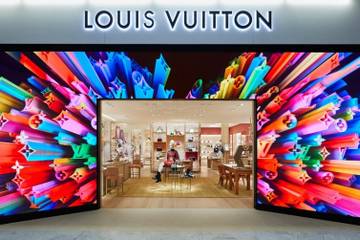 LVMH and Tiffany delay acquisition deal by three months