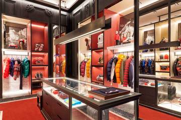 Moncler vede ricavi in flessione nel semestre e lancia una nuova strategia digitale