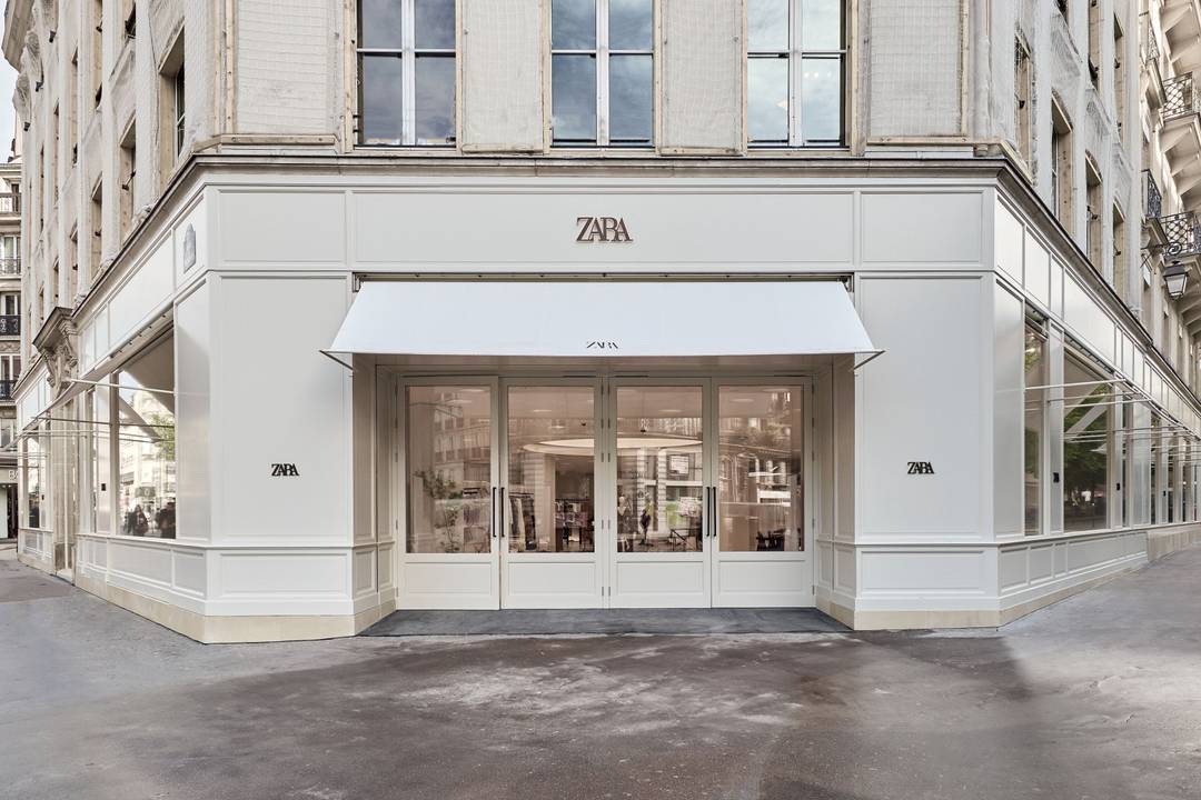 Zara-winkel aan de Rue de Rivoli in Parijs (Frankrijk).