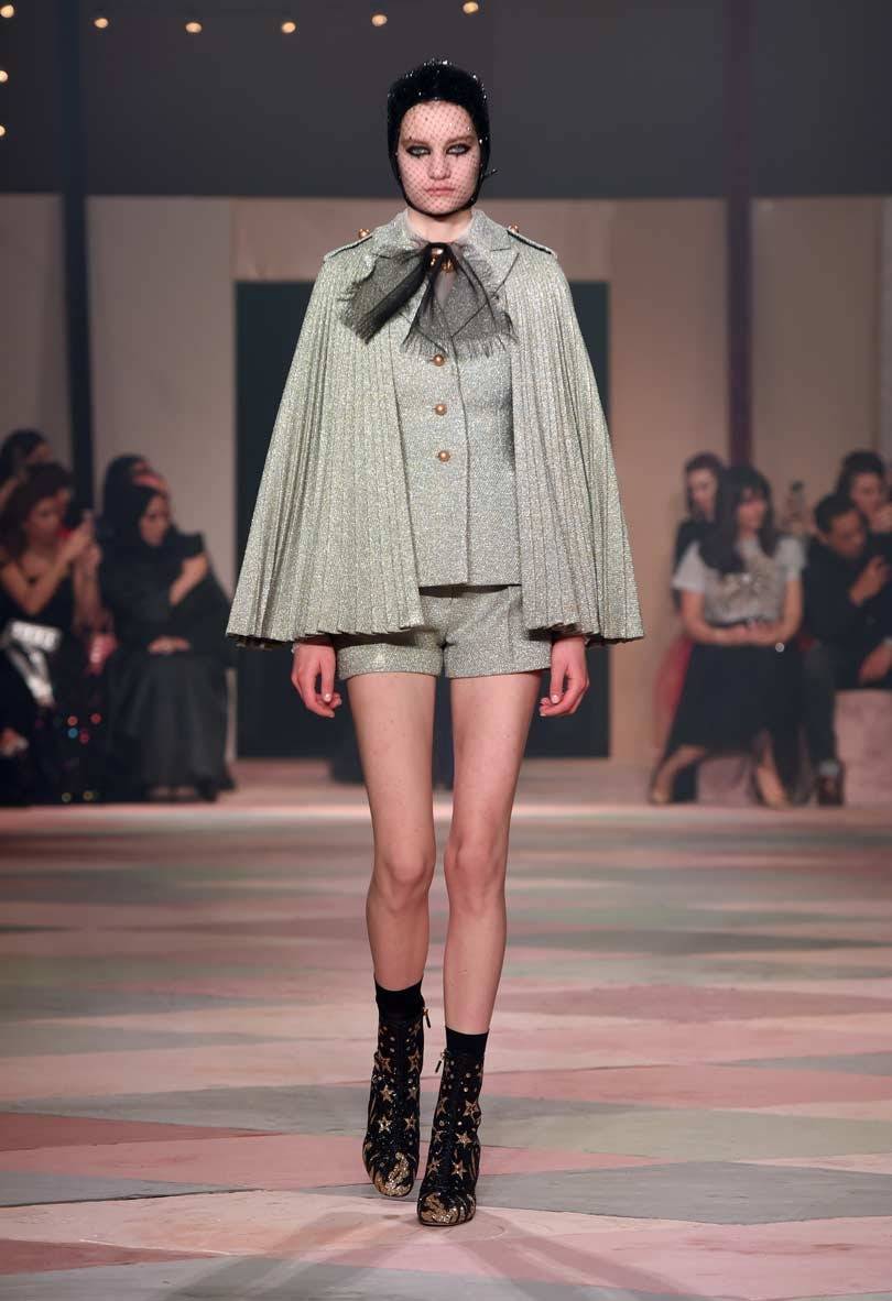 Dior presenta una colección "cápsula" en su primer desfile en Dubai