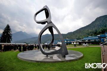 Luxottica's Q1 sales hit by bad weather in Europe