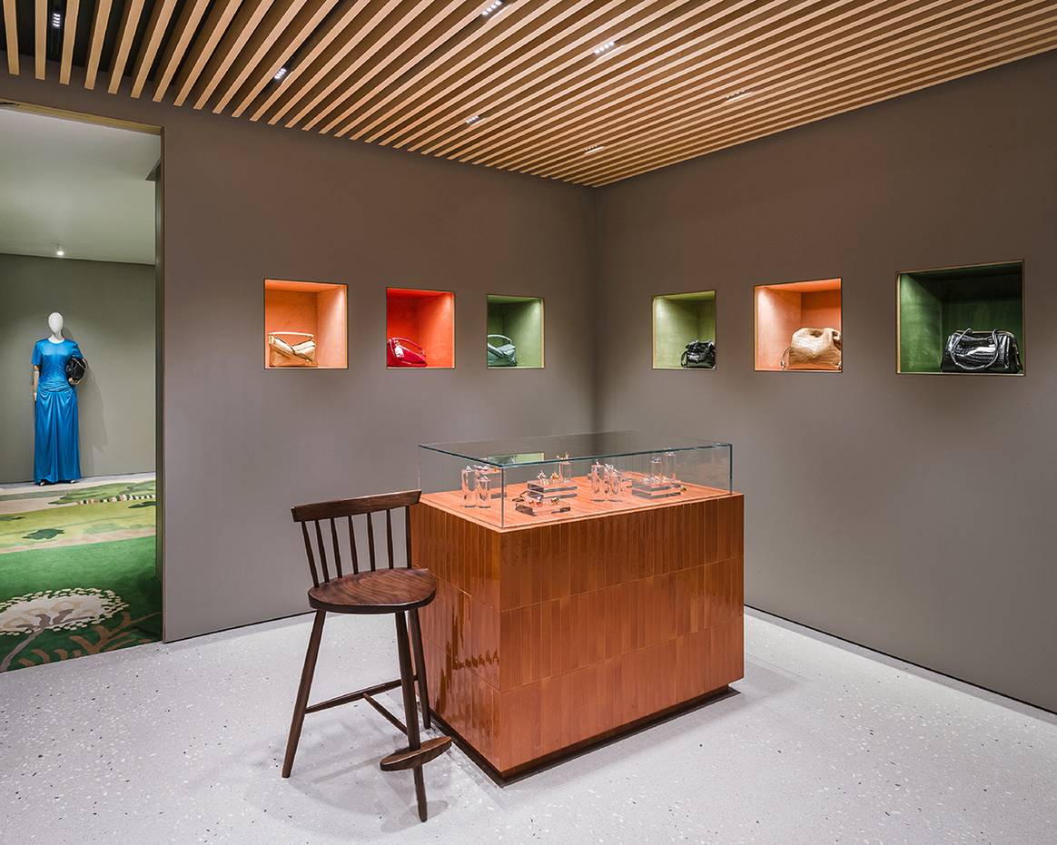 Tienda de Loewe en el número 48 de la Avenue Montaigne de París (Francia).