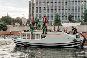 Berlin Fashion Week: Bunte Flecken auf der Spree bei #Damur