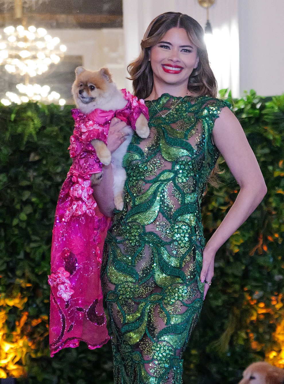 Pomeranian Honey Bunches as Chappell Roan who stunned with a hot-pink coat and matching suit with bell bottom pants by Pat McGrath.