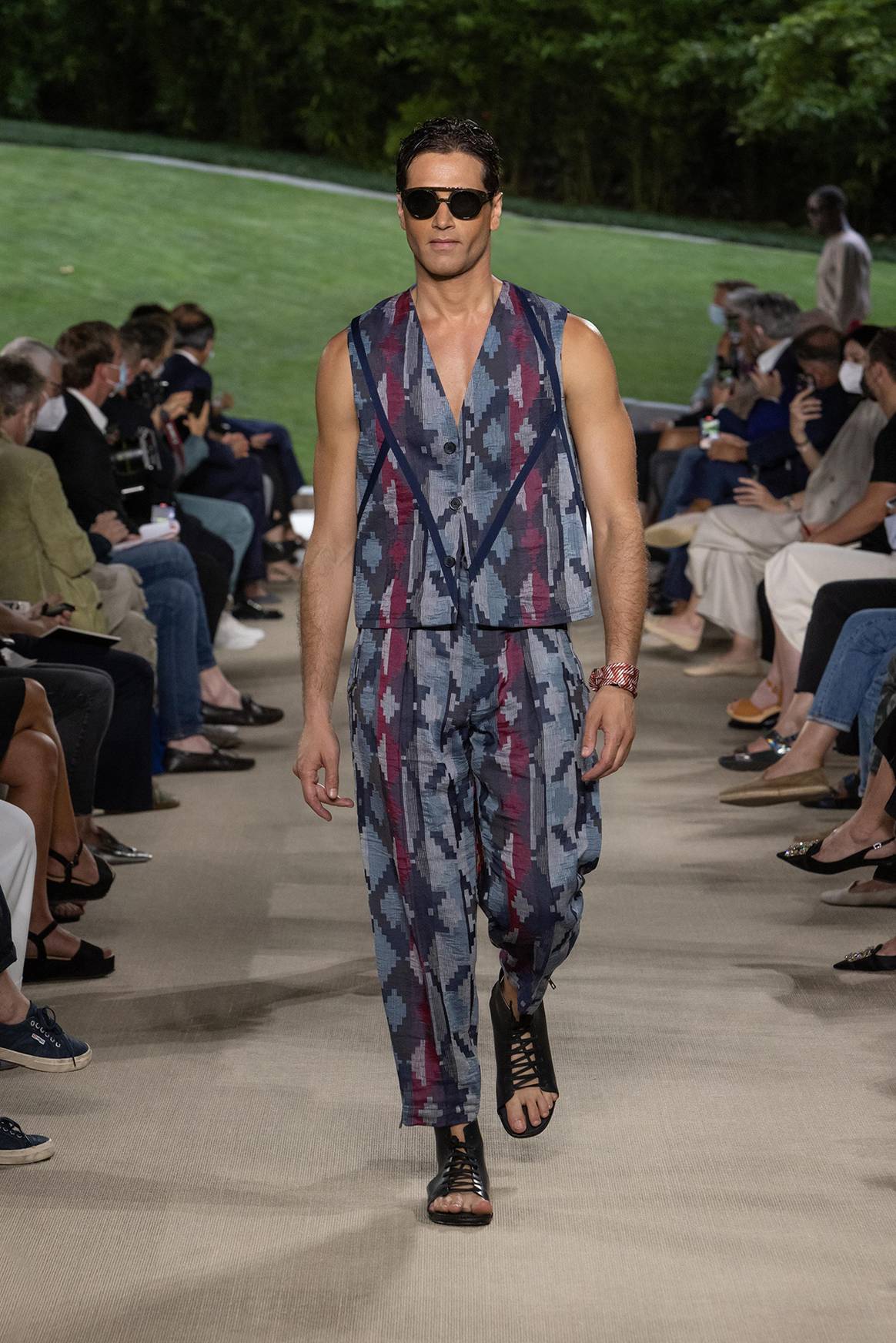 Photo Credits: Colección Primavera/Verano 2022, Giorgio Armani.