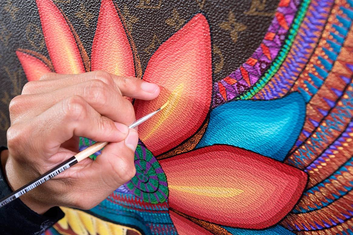 Louis Vuitton presenta los primeros baúles intervenidos con arte zapoteco