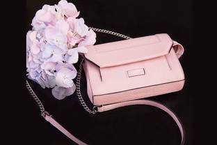 Lancel présente sa nouvelle collection de sacs durant la Fashion Week