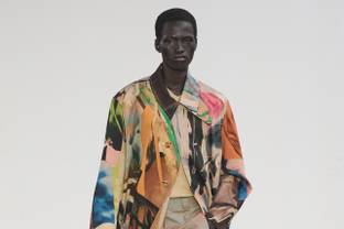 Mamuor Majeng, d'enfant soldat à enfant chéri de la mode