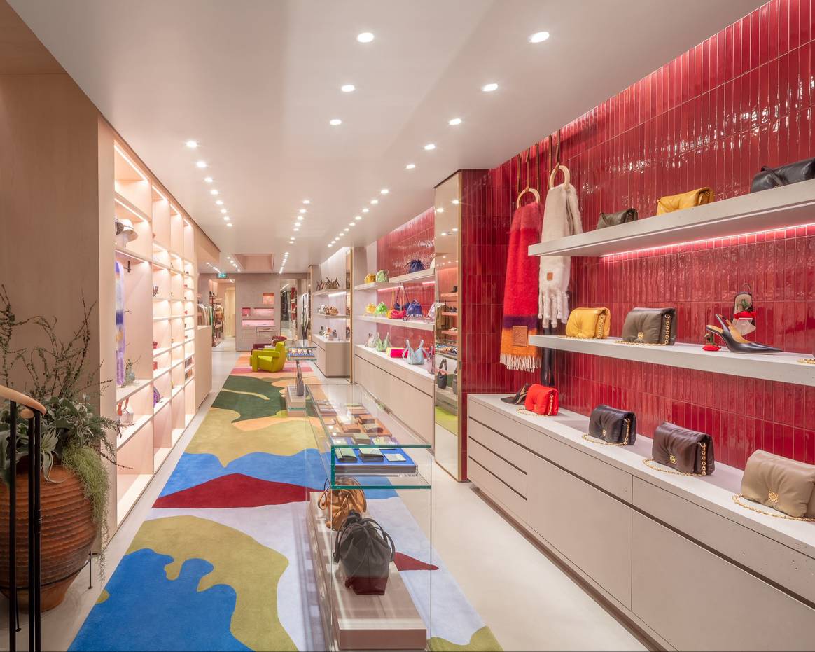 Imagen: Interior de la nueva boutique de Loewe en Ámsterdam