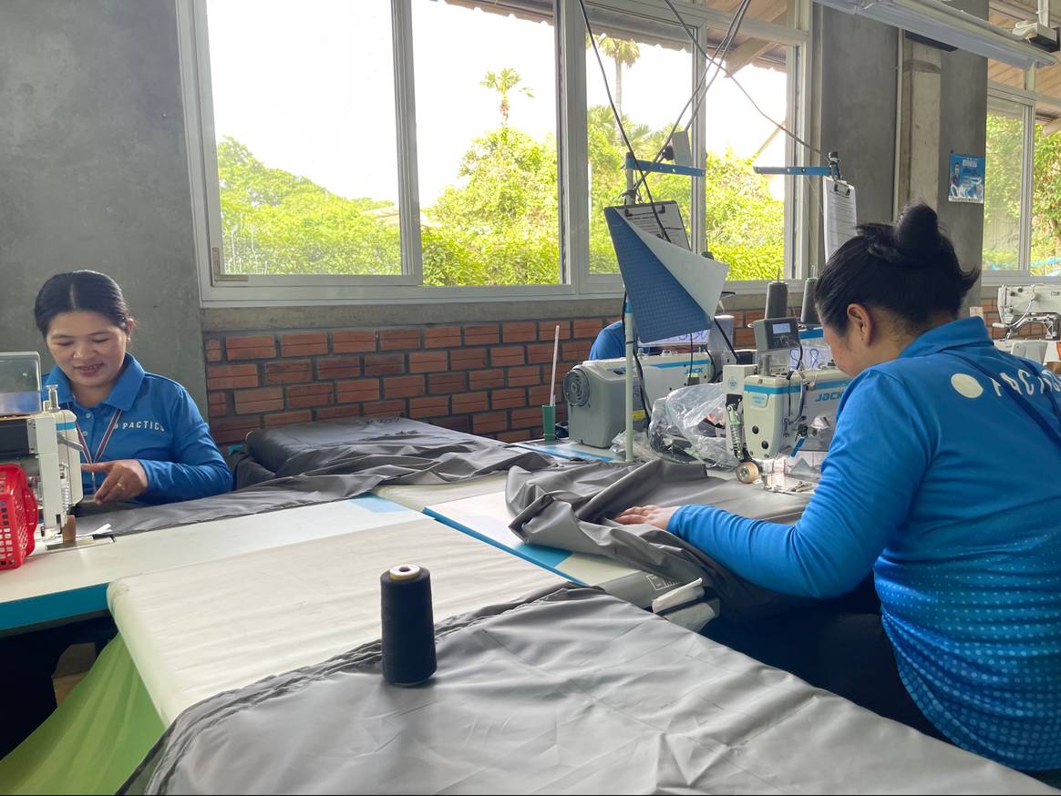 Pactics seamstresses at work.