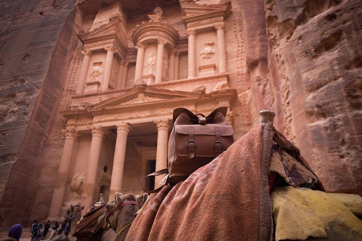 DUST, storia del marchio