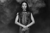 Que nous réserve l'exposition « Yiqing Yin. D’air et de songes » à la Cité de la Dentelle et de la Mode ?