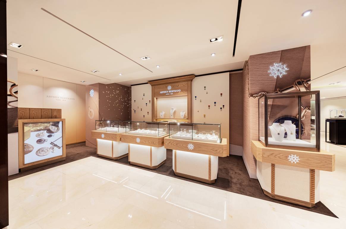 À l'intérieur de la boutique Arthus Bertrand de Séoul.