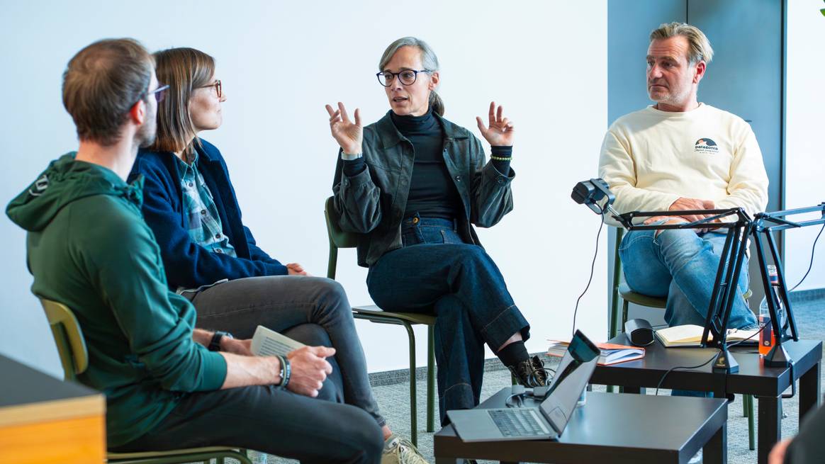Mareike Heubel erklärt das Secondhand-System bei Globetrotter.