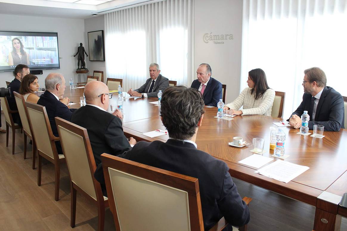 Acto de presentación del programa “Reactiva tu Negocio: Diagnóstico y Mejora para negocios afectados por la DANA”.