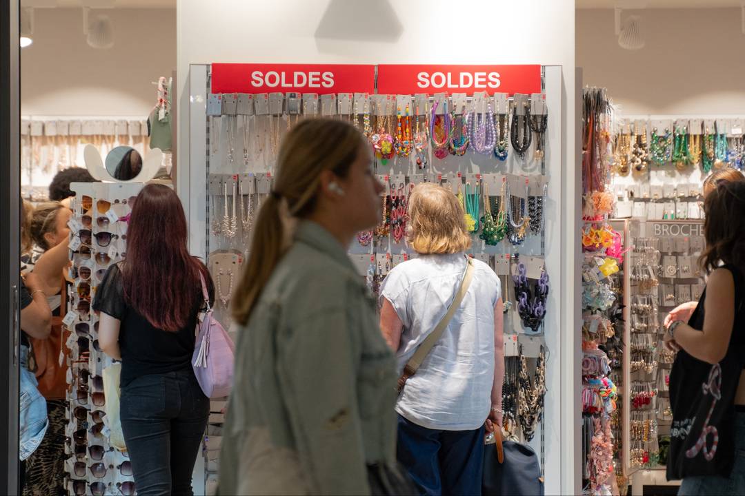 Archive : Premier jour des soldes d'été dans le centre commercial des Halles de Châtelet, le 26 juin 2024.