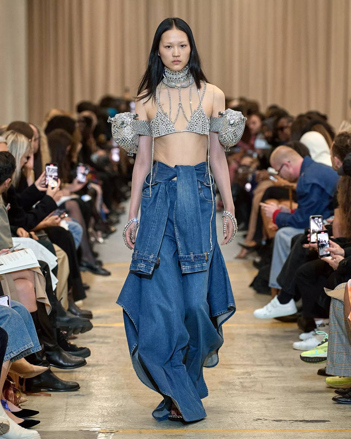 Photo Credits: Burberry, colección para la temporada Primavera/Verano 2023 SS23, última colección diseñada por Riccardo Tisci como director creativo. Burberry, página oficial.