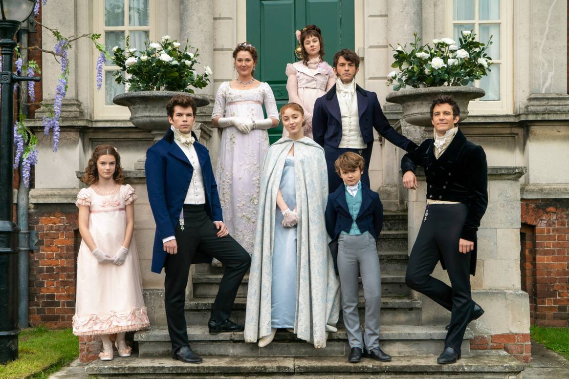 The Bridgerton family from Bridgerton, Season 1, with Daphne Bridgerton in the center