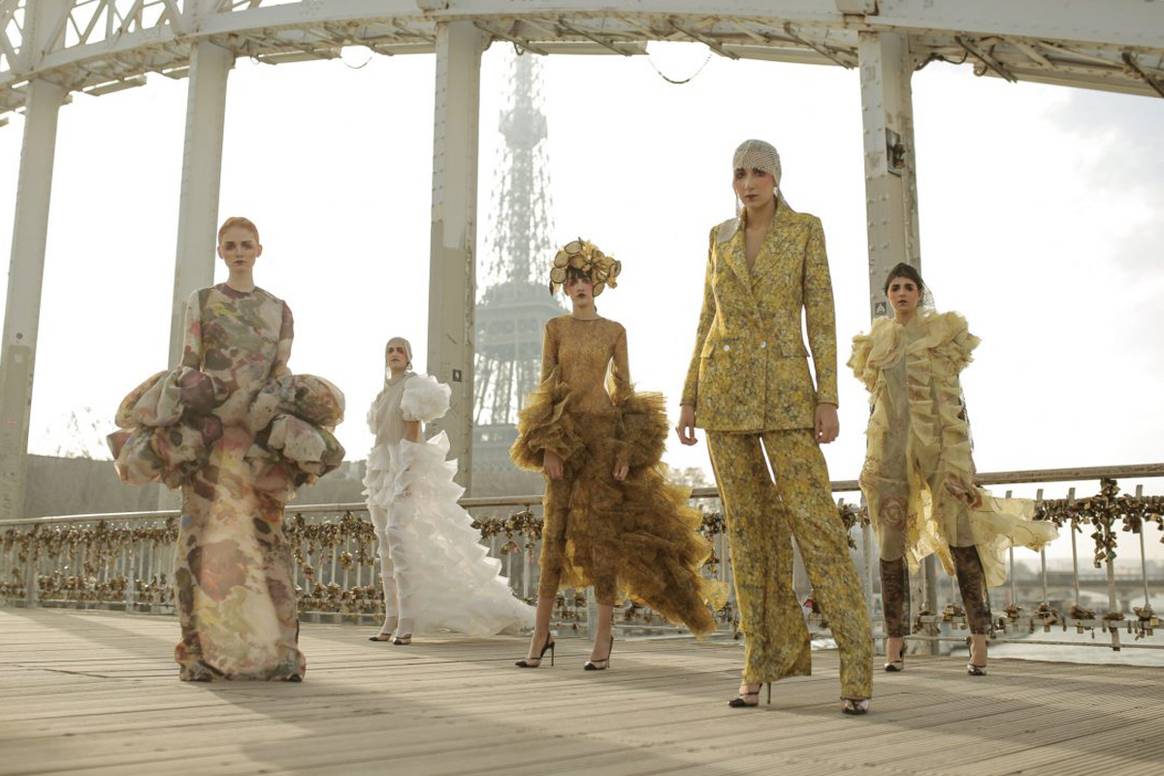 Imagen: Juana Martín, colección “Les Cours de Ma Maison” para la temporada Primavera/Verano SS20 presentada en París al margen del calendario oficial