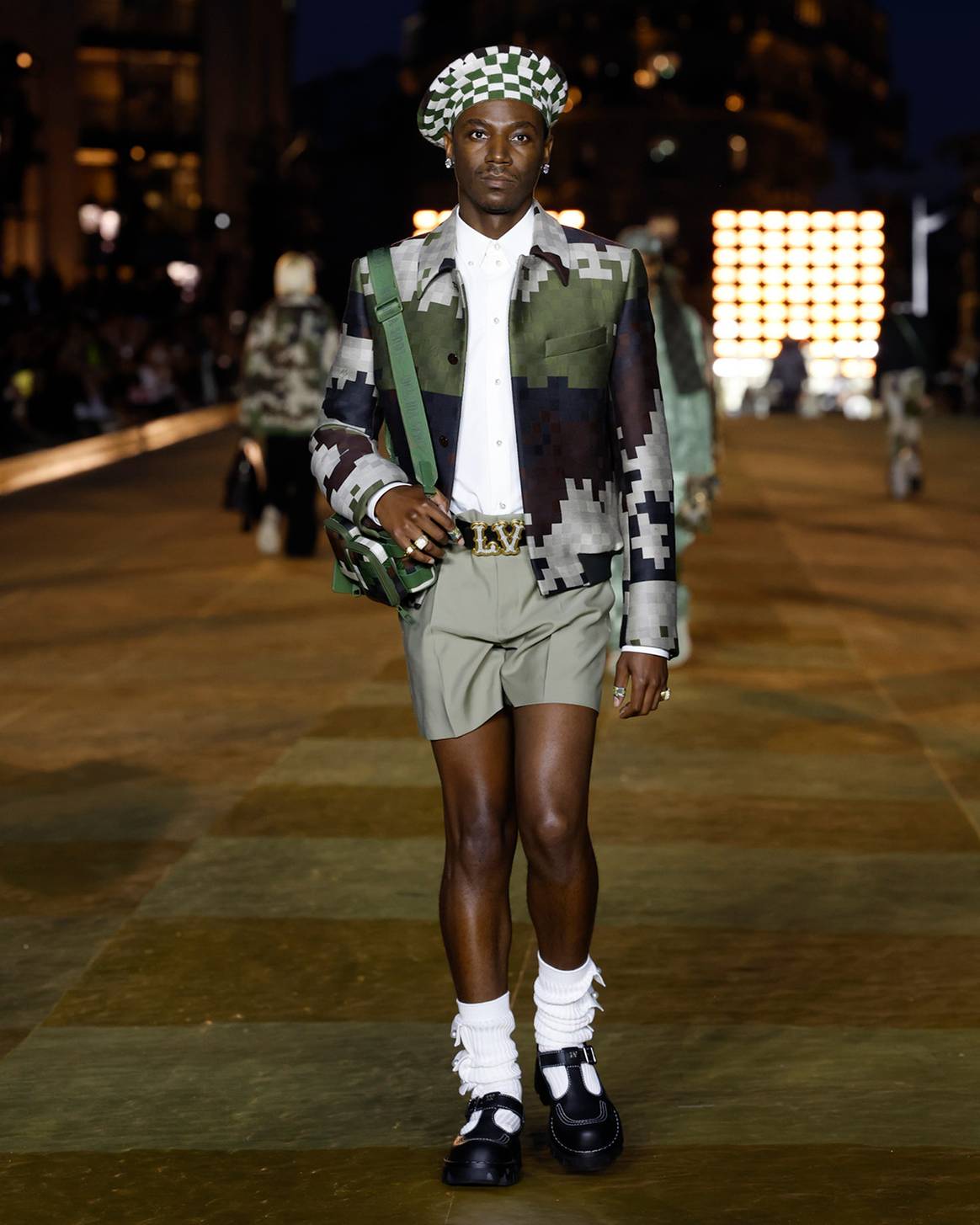 Het debuut van Pharrell Williams voor Louis Vuitton. Beelden via Louis Vuitton