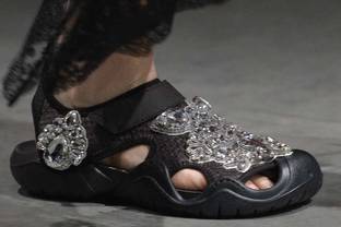 Christopher Kane entwirft für Crocs