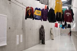 Ausstellung "The Hoodie" erkundet die Welten rund um das Kleidungsstück