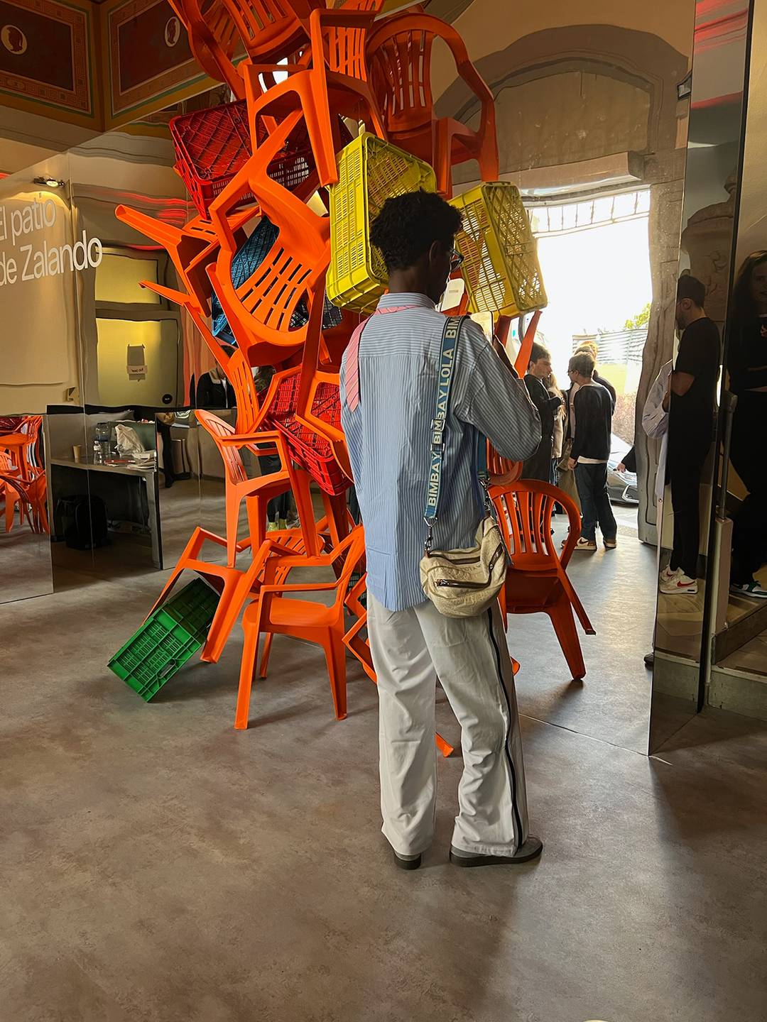 Spazio pop-up esperienziale “El Patio Zalando”, organizzato il 22 febbraio 2025 da Zalando a Madrid (Spagna).